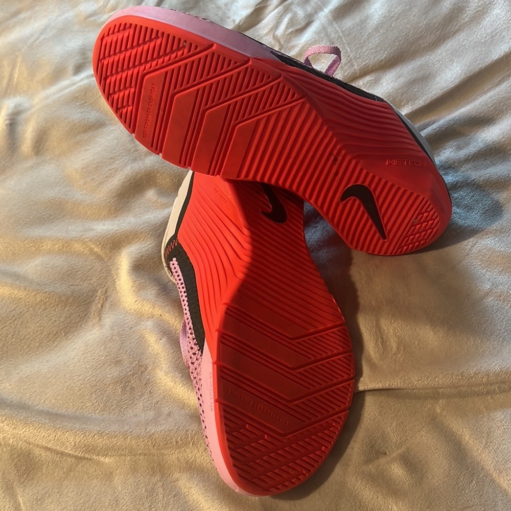 Nike - Picture 3 of 4